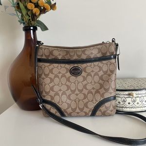 Coach Peyton crossbody bag f18926 signature C